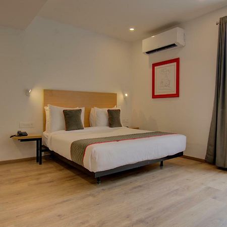 Oyo Townhouse 150 Shreyas Colony Hotell Ahmedabad Exteriör bild
