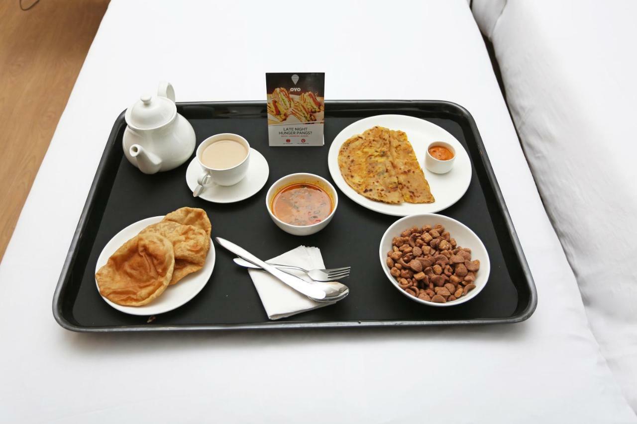 Oyo Townhouse 150 Shreyas Colony Hotell Ahmedabad Exteriör bild