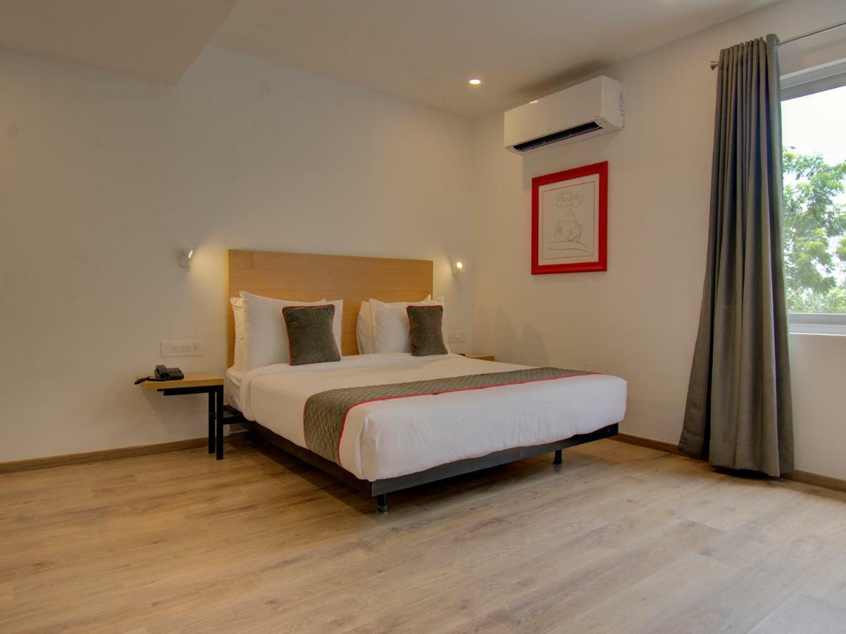 Oyo Townhouse 150 Shreyas Colony Hotell Ahmedabad Exteriör bild