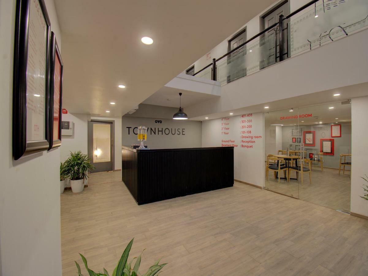 Oyo Townhouse 150 Shreyas Colony Hotell Ahmedabad Exteriör bild
