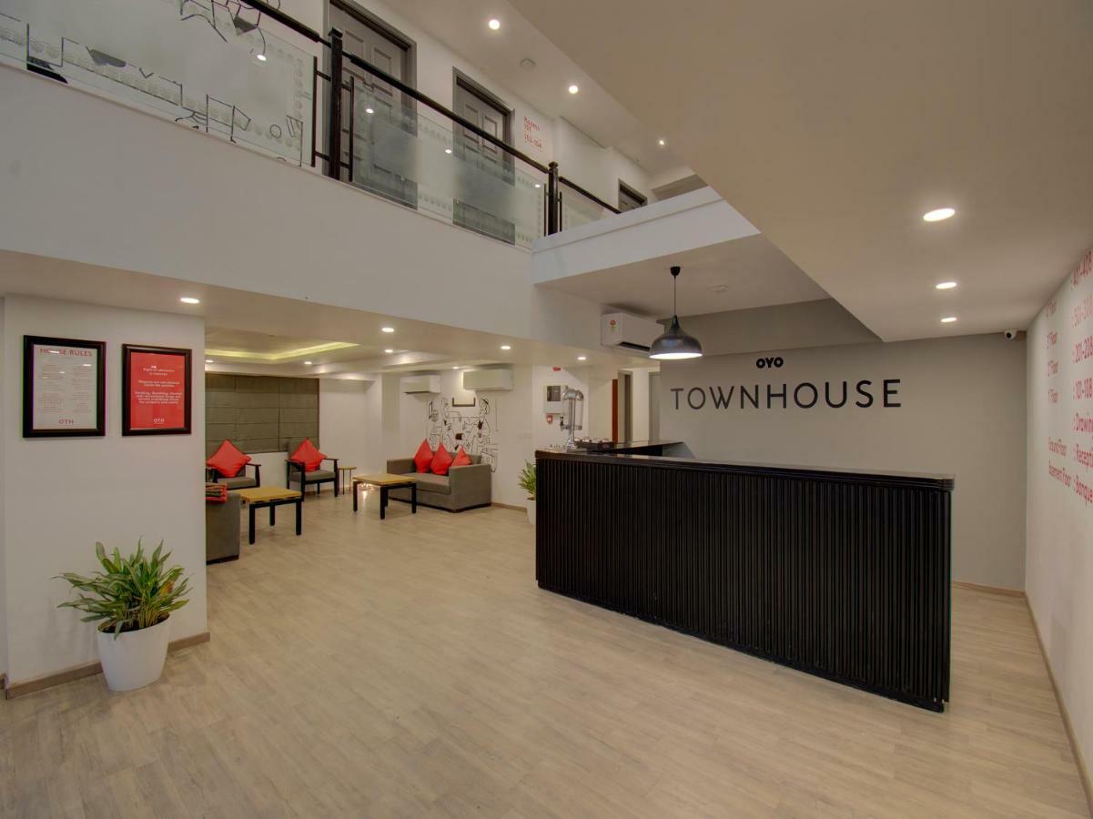 Oyo Townhouse 150 Shreyas Colony Hotell Ahmedabad Exteriör bild
