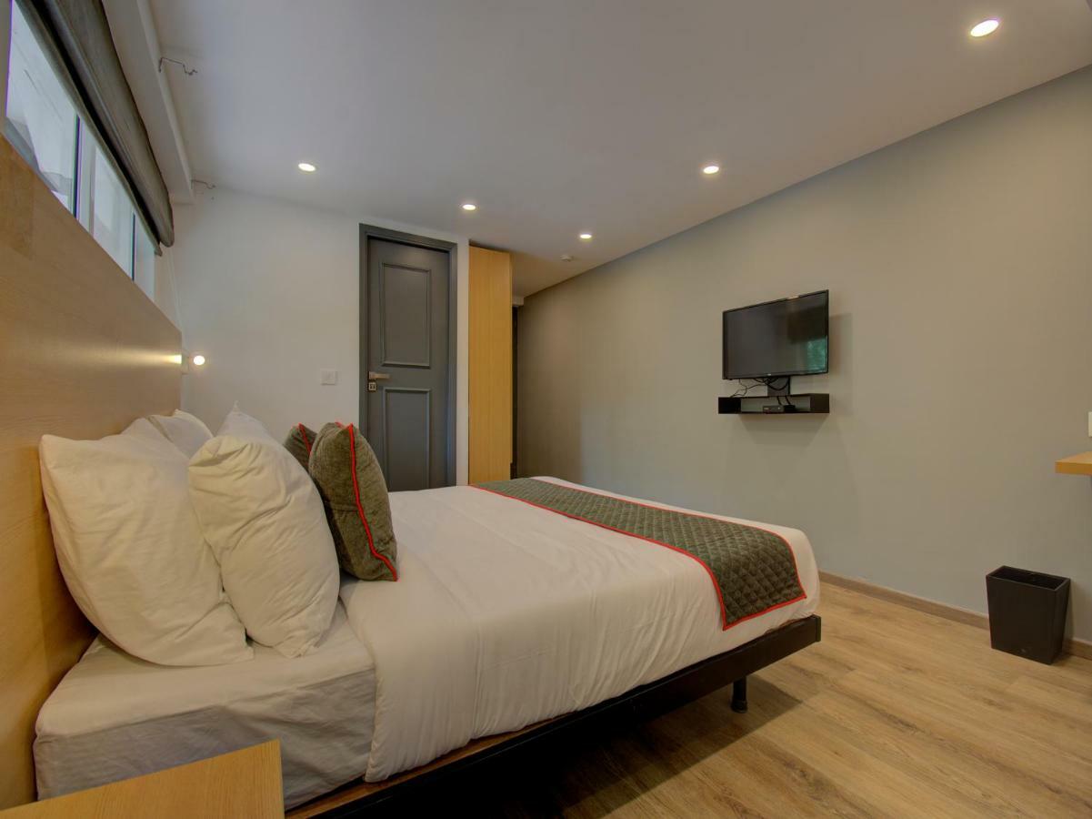 Oyo Townhouse 150 Shreyas Colony Hotell Ahmedabad Exteriör bild