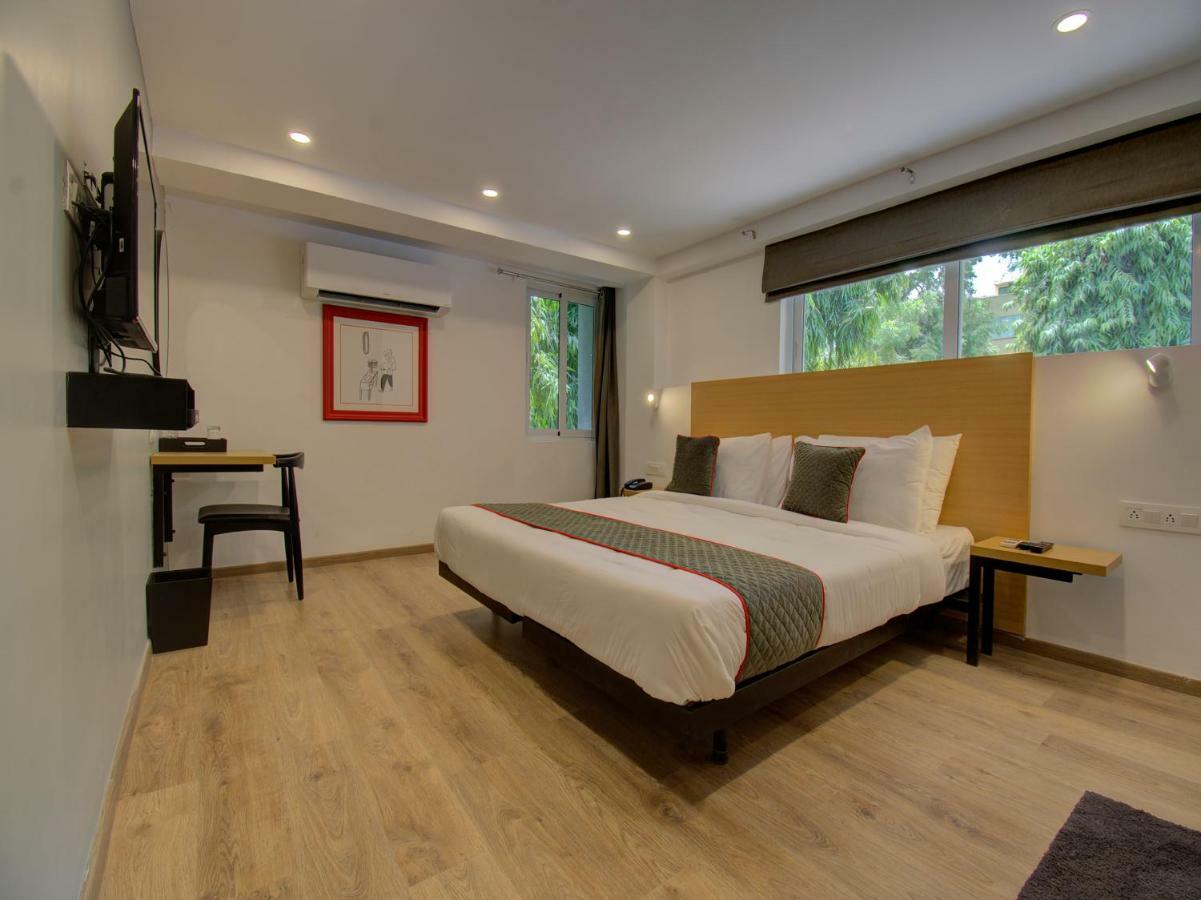 Oyo Townhouse 150 Shreyas Colony Hotell Ahmedabad Exteriör bild