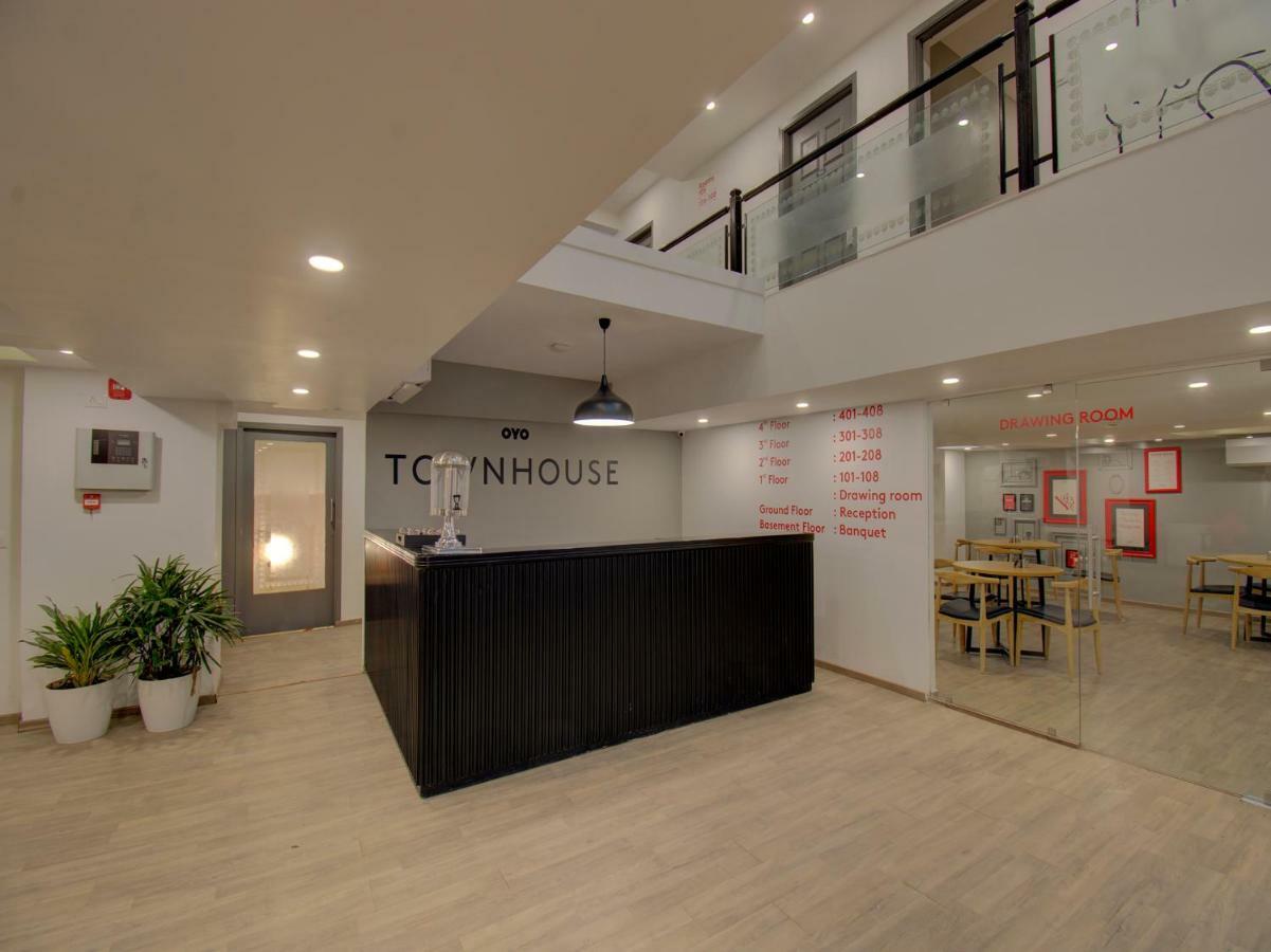 Oyo Townhouse 150 Shreyas Colony Hotell Ahmedabad Exteriör bild