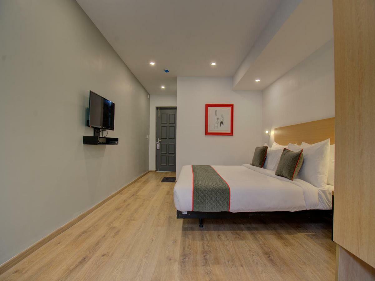 Oyo Townhouse 150 Shreyas Colony Hotell Ahmedabad Exteriör bild