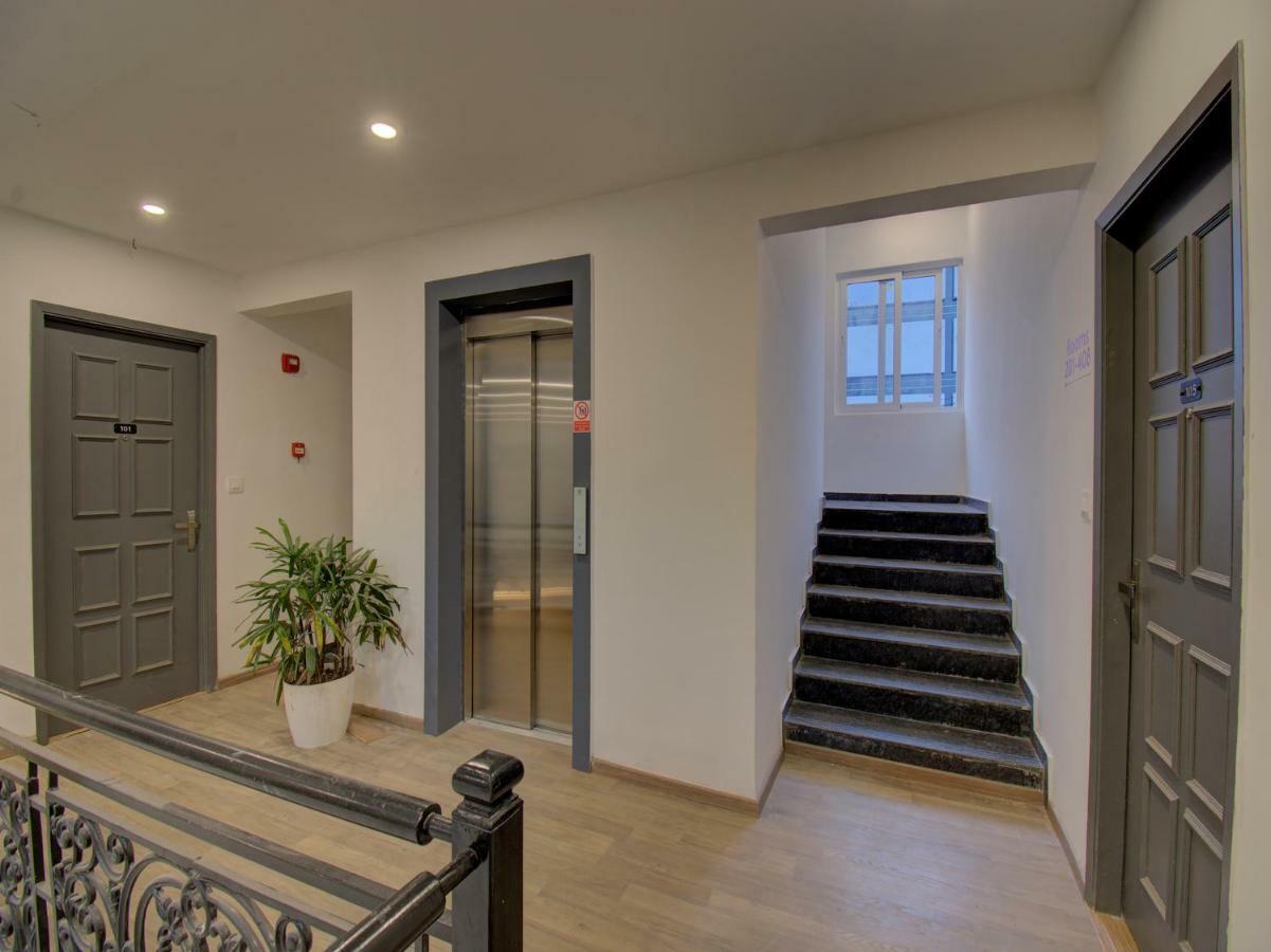 Oyo Townhouse 150 Shreyas Colony Hotell Ahmedabad Exteriör bild