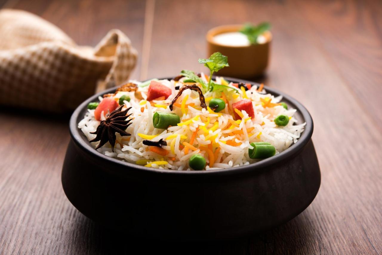 Oyo Townhouse 150 Shreyas Colony Hotell Ahmedabad Exteriör bild